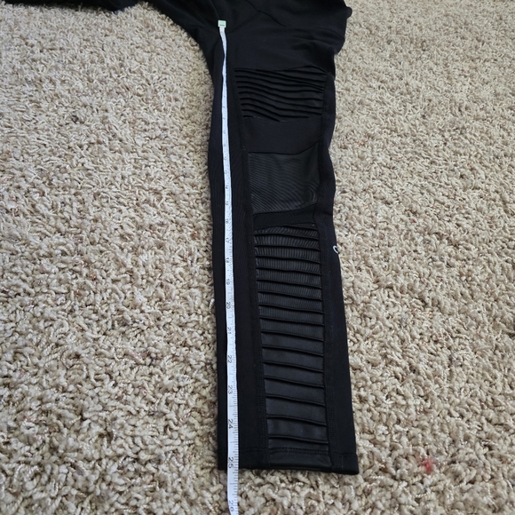 Alo 7/8 High-Waist Moto Legging Black High-Waisted Leggings - XS - Picture 16 of 16